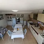 Guesthouse Podaca بيت ضيافة 3*