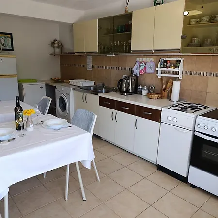 Guesthouse Podaca 3*