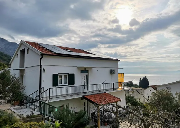 Guesthouse Podaca 3*